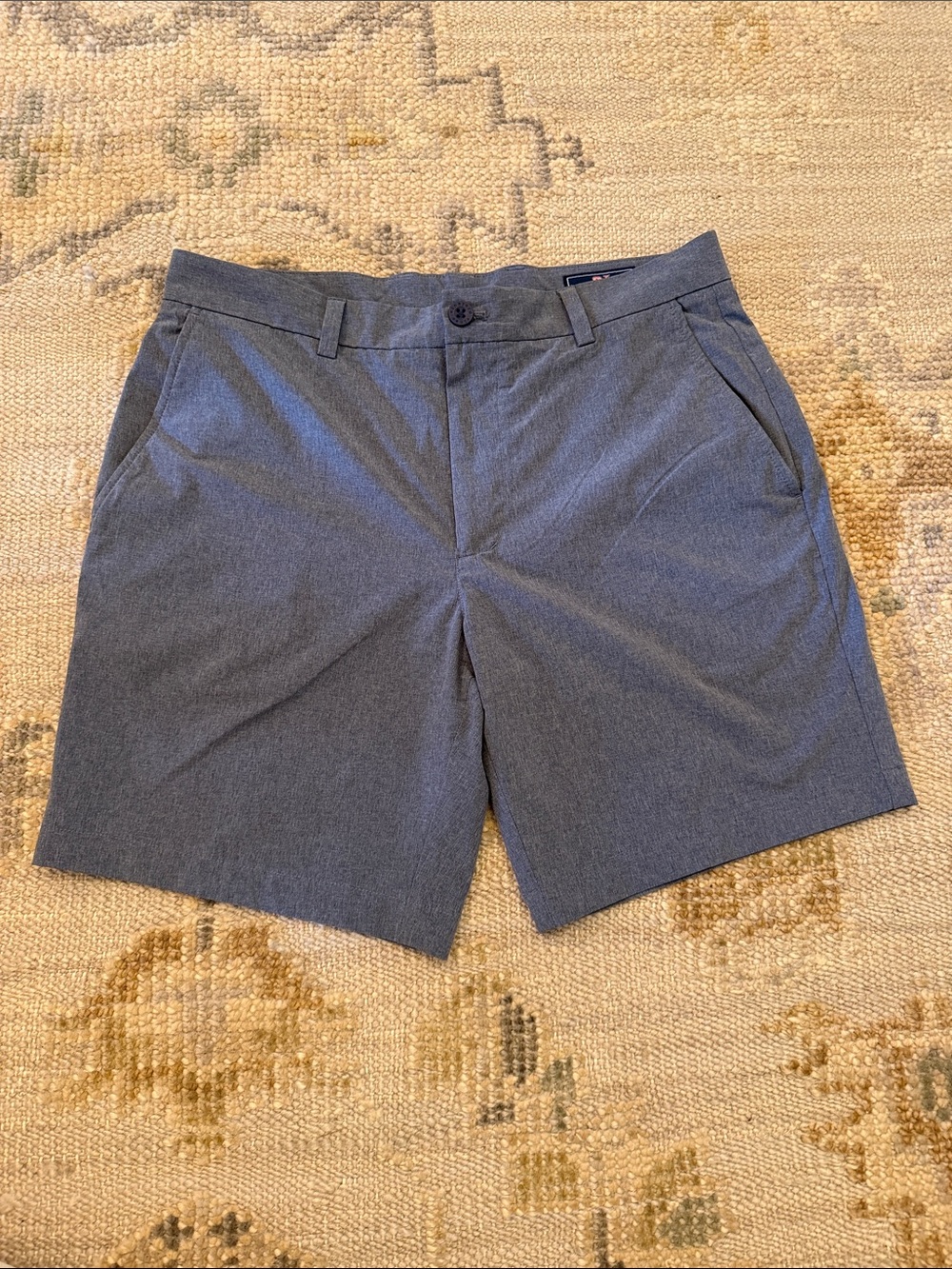 Vineyard Vines Men's Slate Gray Performance Breaker Shorts. Size 32.